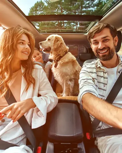 Família cliente da Pattini Seguros, desfrutando da sua viagem, assegurada com a cobertura de seguros que a Pattini Indicou