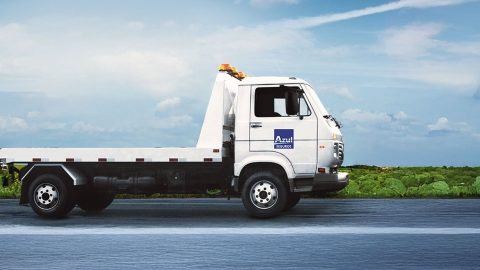 guincho da seguradora Azul seguros representando seguro auto da Azul Seguros